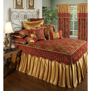 Bed skirt and outlet pillow sham set